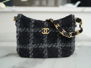 Chanel 22k hobo As3562