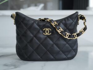 Chanel 22k hobo As3562
