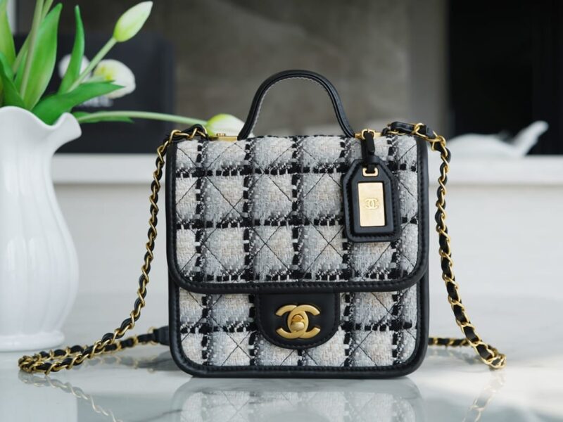 CHANEL 22K 斜纹毛呢 小号 黑白邮差豆腐包 AS3652