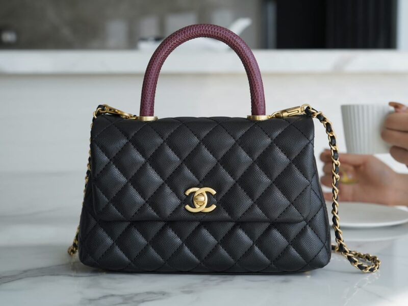 CHANEL 小号 coco handle 24cm 仿蜥蜴皮手柄翻盖包 A92990