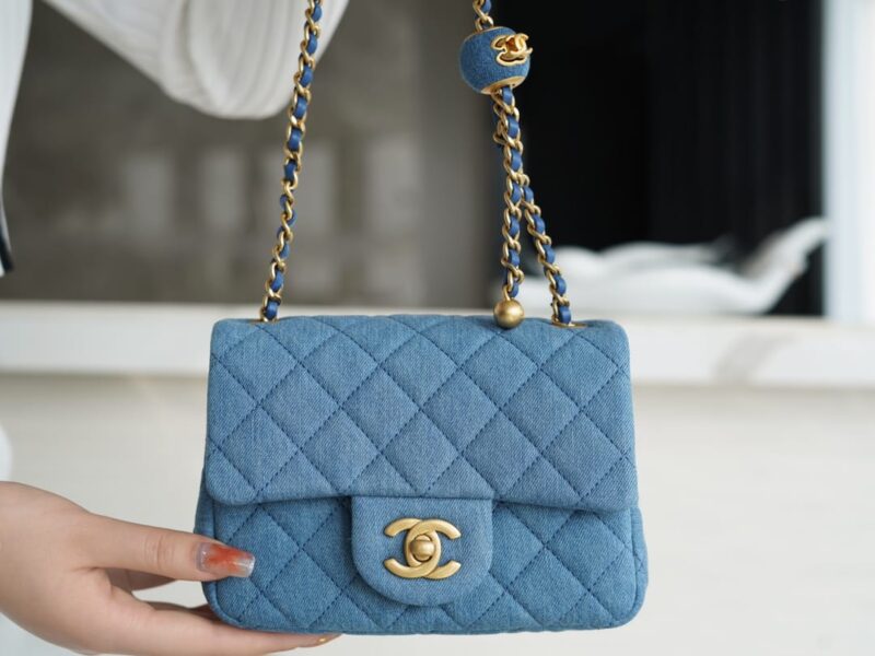 CHANEL 22c 丹宁牛仔金属球方胖子CF AS1786