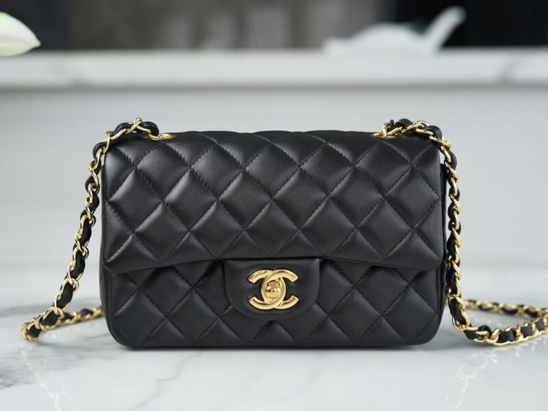 CHANEL Classic Flap CF20CM 黑色羊皮金扣口盖包 A01116