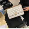 CHANEL 2021高级手工坊双金珠Woc AP2289白色