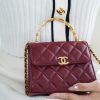 CHANEL 22B 珐琅扣Kelly中号酒红色链条包 AP2945