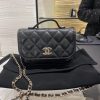 CHANEL 22B 黑色Mini邮差包 AP2914
