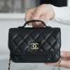 CHANEL 22B 黑色Mini邮差包 AP2914