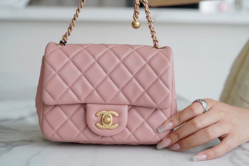 CHANEL 金属球方胖子18CM粉色迷你口盖包 AS1786