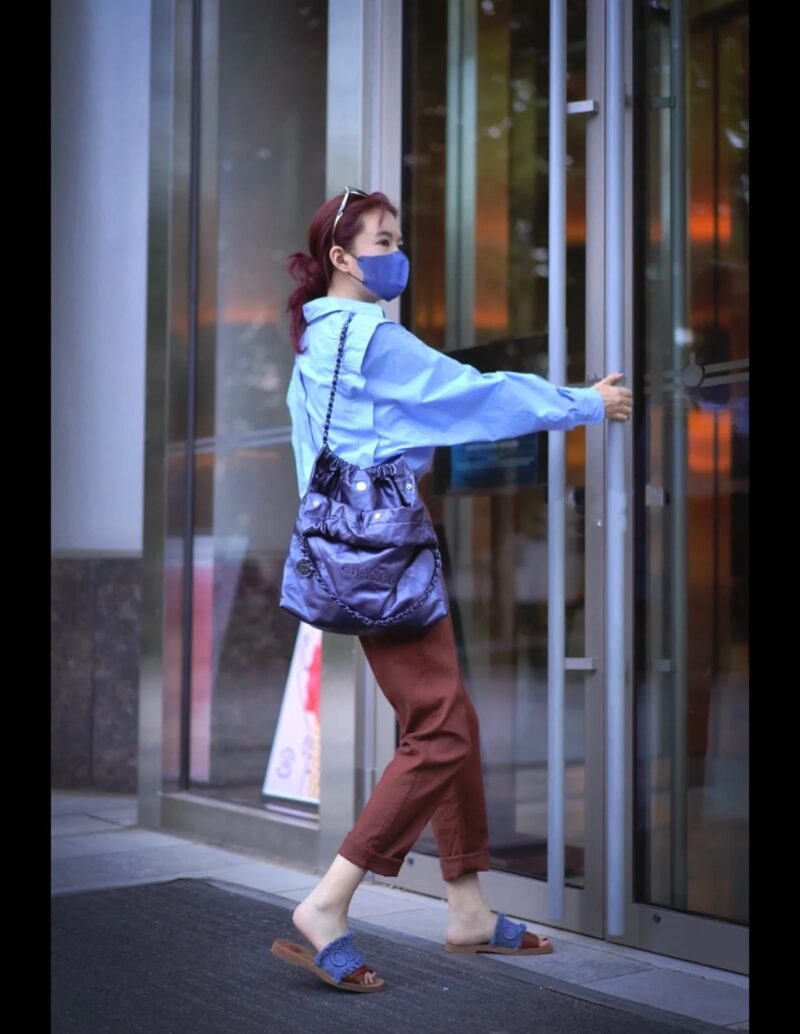 CHANEL 22 小号手袋 AS3260金属蓝 - Image 2