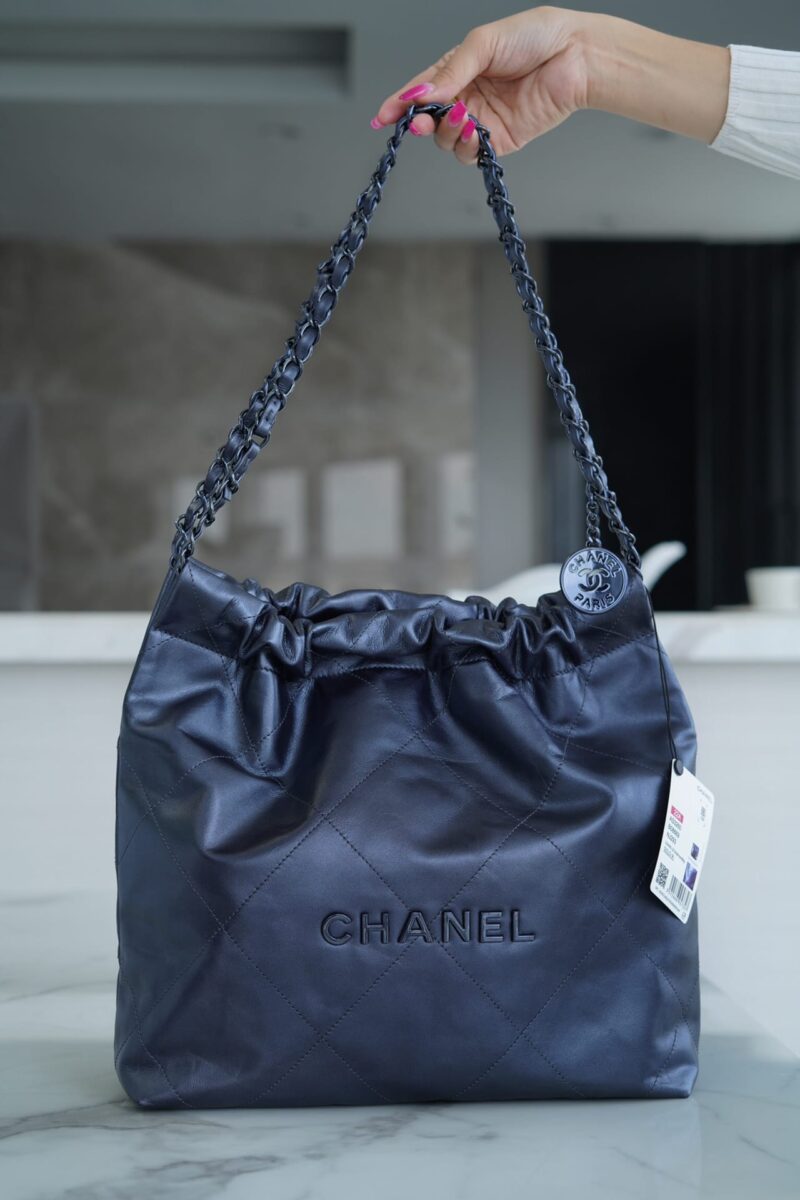 CHANEL 22 小号手袋 AS3260金属蓝