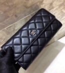 CHANEL 经典进口羊皮银扣二折钱夹 A50096