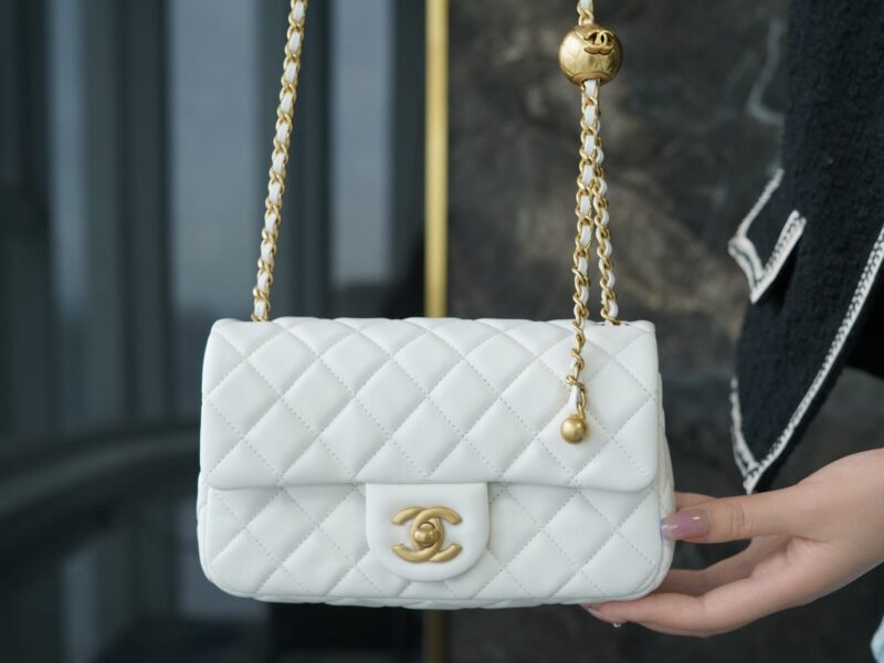 CHANEL CF20CM 白色大Mini金属球口盖包 AS1787