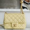 CHANEL 金属球方胖子18CM小鸡黄迷你口盖包 AS1786