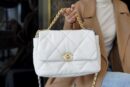 CHANEL 中号30CM 19BAG AS1161白色金扣