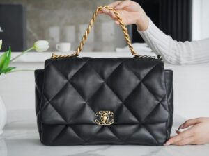 Chanel 36cm 19bag As1162