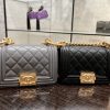 CHANEL 22A 新款Mini Leboy 15CM 荔枝纹小牛皮口盖包 A67364黑色