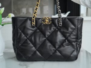 Chanel 19bag Tote As3660