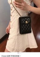 CHANEL 小羊皮金属球手机包 AP1448
