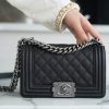 wsxc1676759904763_0.jpg CHANEL 大球纹牛皮 Leboy 20 翻盖包 A67085黑色/银扣