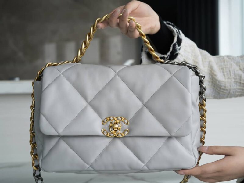 CHANEL 中号30CM 19BAG AS1161浅灰/金扣