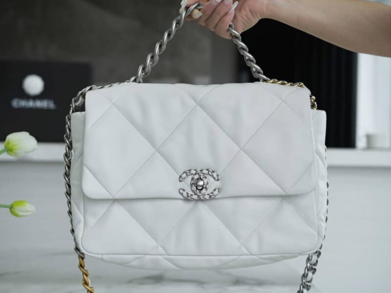 CHANEL 中号30CM 19BAG AS1161白色/银扣