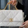 wsxc1677604698419_1.jpg CHANEL 正品皮 中号30CM 19BAG AS1161白色/金扣