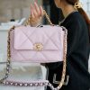 wsxc1677614108248_0.jpg CHANEL 小号26CM 19BAG AS1160淡粉/金扣