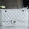 wsxc1677617148706_0.jpg CHANEL CF Classic flap 25CM 进口牛皮鱼子酱口盖包 A01112白色/银扣