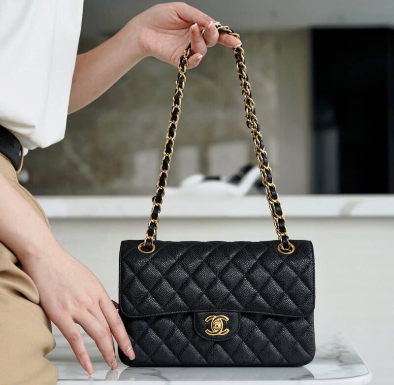 CHANEL CF23 Classic flap bag 进口牛皮鱼子酱口盖包 A01113黑色/金扣