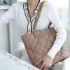 wsxc1679608986946_0.jpg CHANEL 19购物包 AS3519杏色