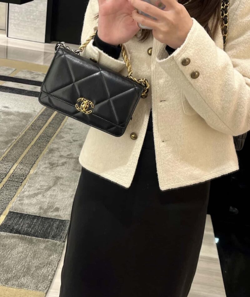 CHANEL 23P新款 19WOC AP0957黑色/金扣 - Image 2