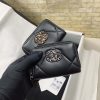 CHANEL 经典菱格纹19黑色羊皮银色扣大cc logo 拉链卡包 AP0949