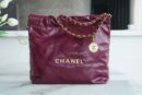 CHANEL 22 小号手袋 AS3260紫红/金扣