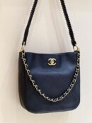 CHANEL 23A 高级手工坊系列 编织嬉皮包 AS4210黑色