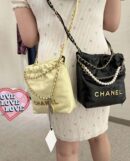 CHANEL 23S 春夏系列 mini 22 bag AS3980小鸡黄
