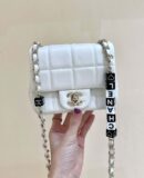 CHANEL 23C骰子链条方胖子 AS3744白色