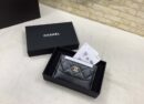 CHANEL 经典流浪包系列 胎牛皮拼色卡包 A84386