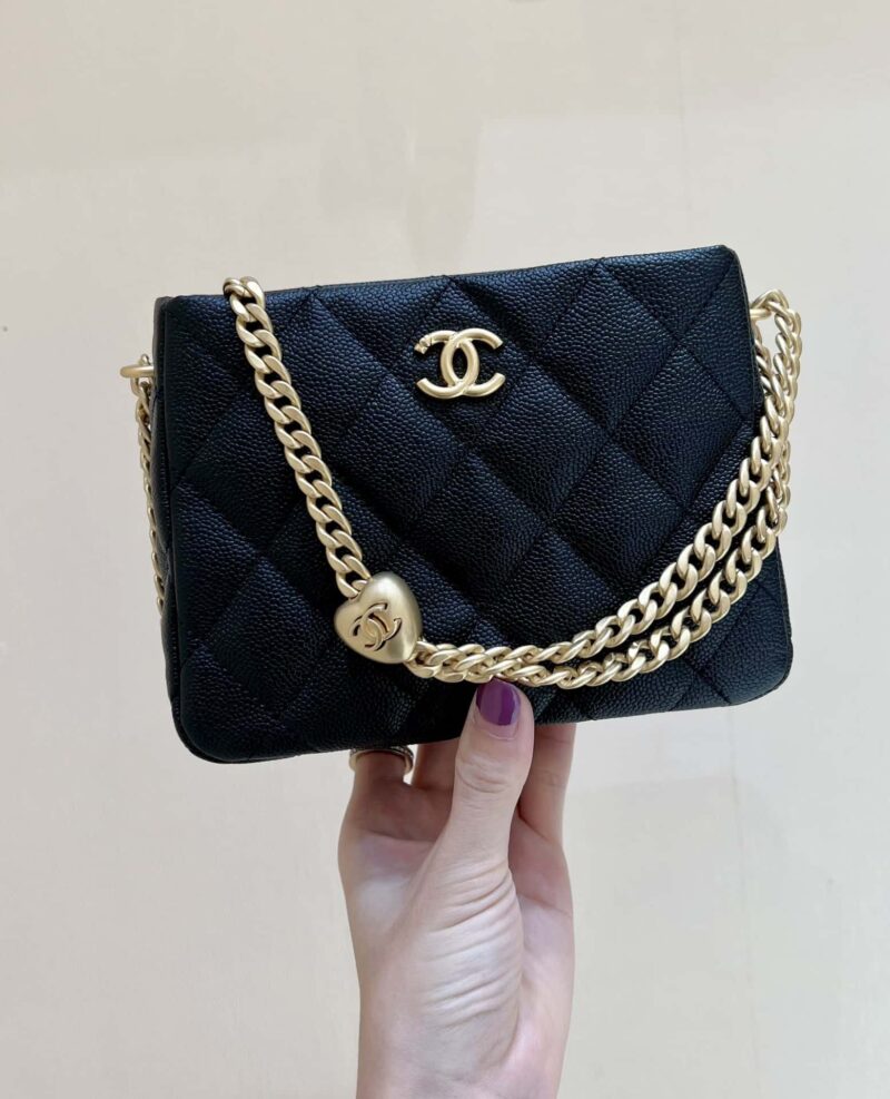 CHANEL 23P 春夏预告系列 爱心调节扣大爆款hobo嬉皮包 AS3830黑色