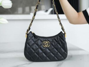 Chanel 23k 19hobo Ap3647