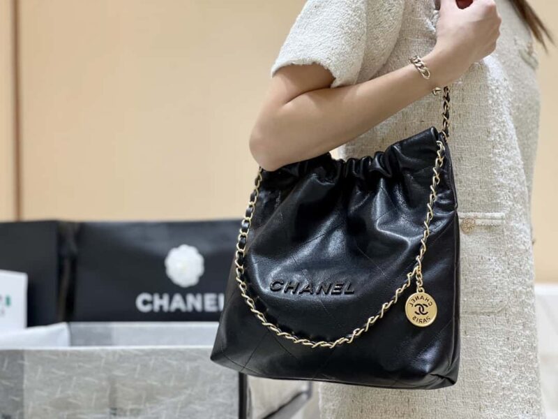 CHANEL 黑色鱼子酱皮配枪色五金 23k垃圾袋 小号AS3260 - Image 2