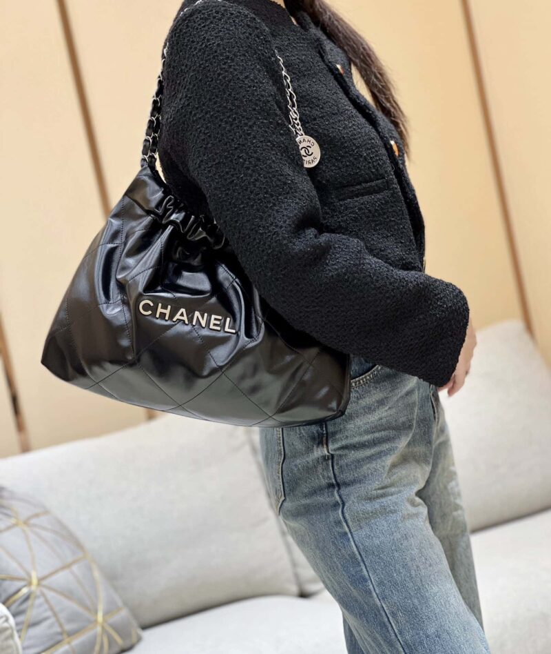 CHANEL 24C 早春度假系列 22横版垃圾袋 AS4486银色金属 - Image 2