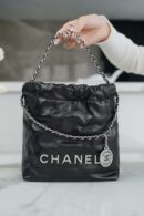 CHANEL 23s春夏新款22Mini bag 原产皮 AS3980黑色/银扣