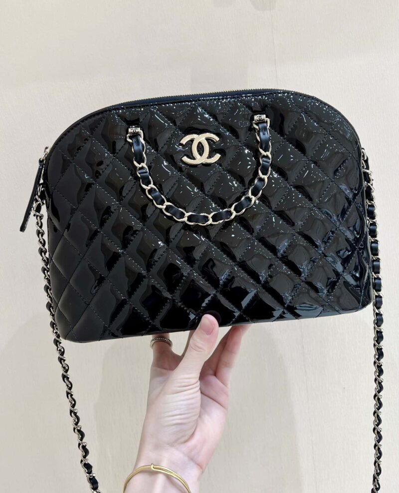 CHANEL 23S 春夏系列 漆皮贝壳包 AS3969