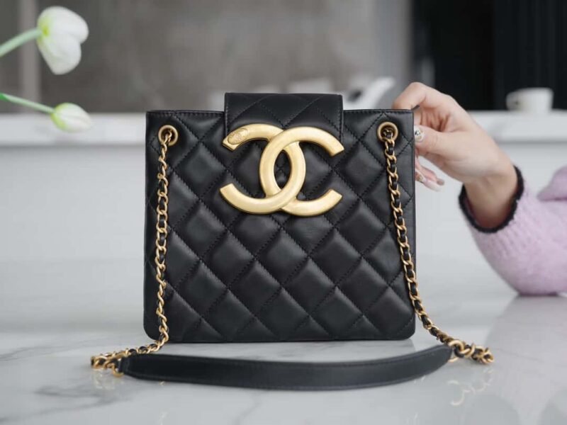 CHANEL 𝟐𝟒𝐂复古大𝐥𝐨𝐠𝐨腋下包 AS4596