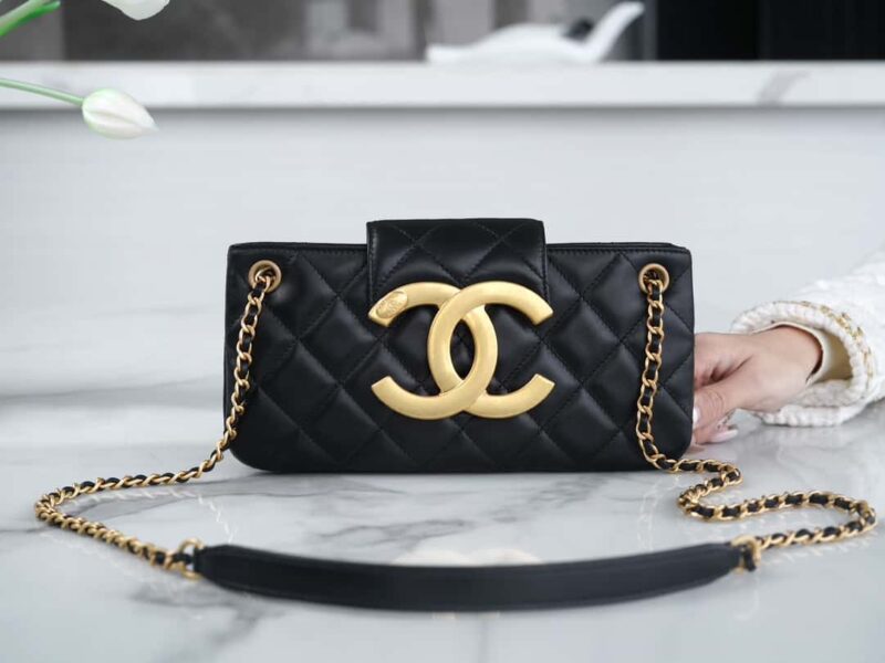CHANEL 𝟐𝟒𝐂 ｜原厂小羊皮 复古大 𝒍𝒐𝒈𝒐 法棍包 AS4611