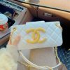 CHANEL 𝟐𝟒𝐂 ｜原厂小羊皮 复古大 𝒍𝒐𝒈𝒐 法棍包 AS4611白色