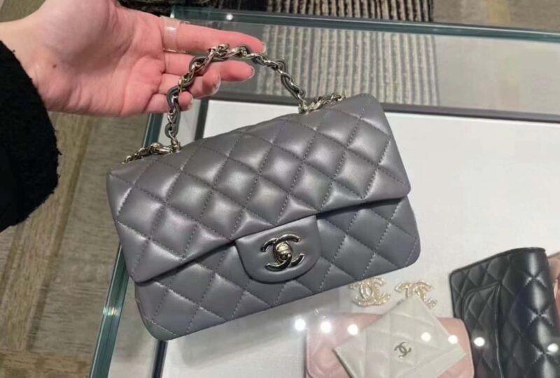 CHANEL 𝟐𝟑k 秋冬新款“双C”手柄CF 深灰色 AS2431 - Image 2