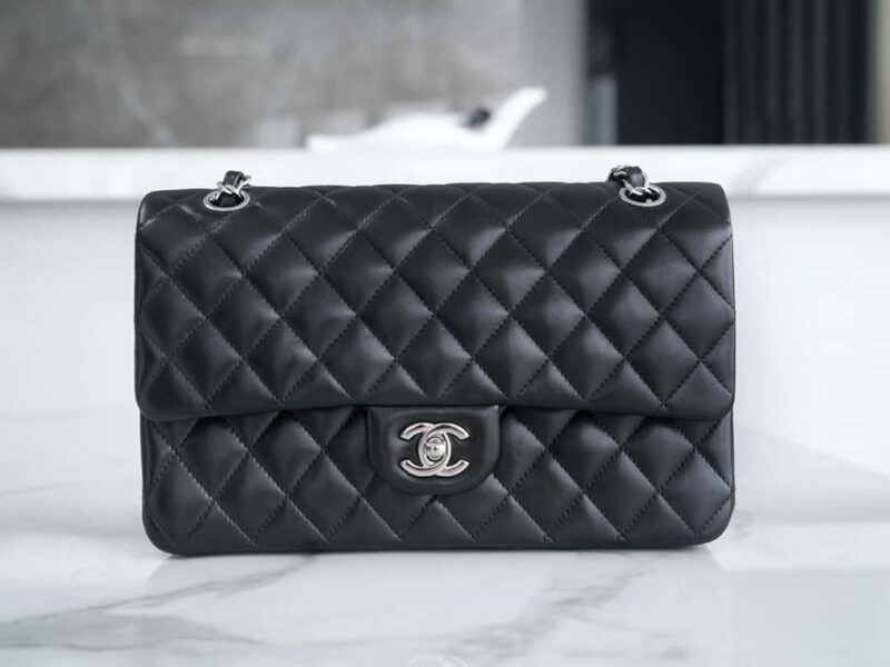 CHANEL 「Classic Flap」经典口盖包 黑羊银〰️ A01112