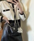 CHANEL 2022cc 春夏系列 珐琅扣荔枝皮口红包 AP2718