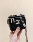 CHANEL 2022cc 春夏系列 珐琅扣荔枝皮口红包 AP2718