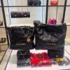 CHANEL 𝟐𝟒𝐛新款荔枝纹 𝟐𝟐手袋 小号黑色金扣 AS3260